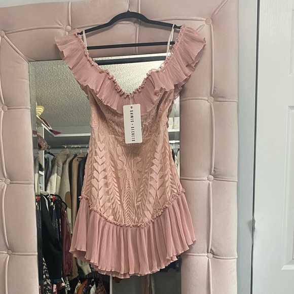 Blush off the shoulder dress. Large - Picture 5 of 7